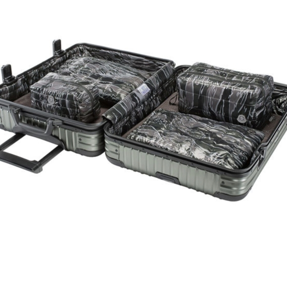 Limited Moncler x Rimowa travel bags - Picture 4 of 12